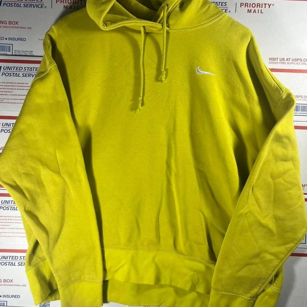 Nike Men's Hoodie Neon Green